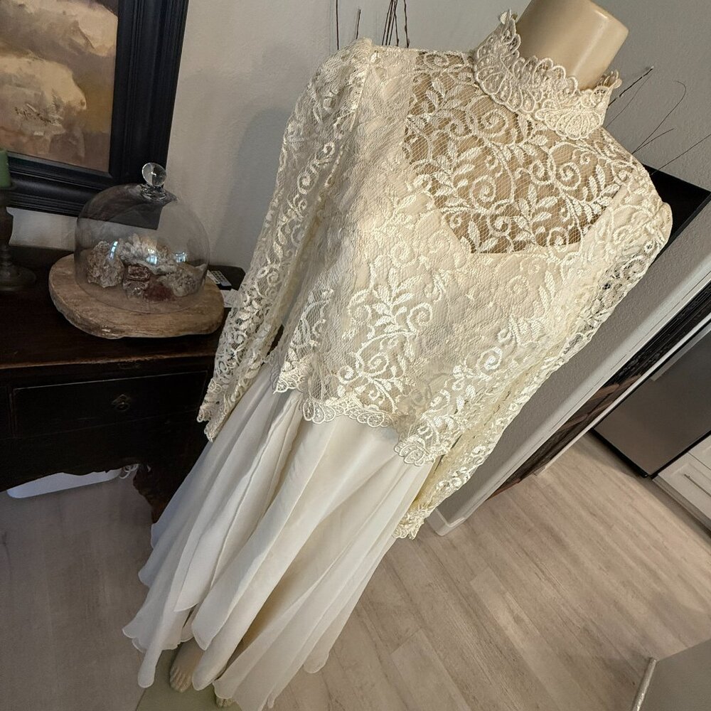 GUNNE SAX STYLE petticoat lined lace & satin long sleeved high collared DRESS